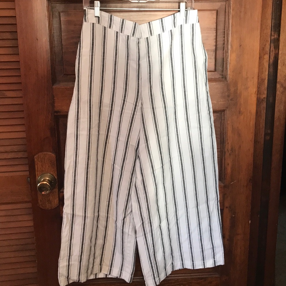 White/black wide leg ankle pant